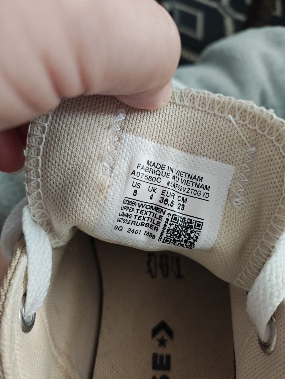 Converse Women's Beige Canvas Sneakers with White Laces - Picture 4 of 6